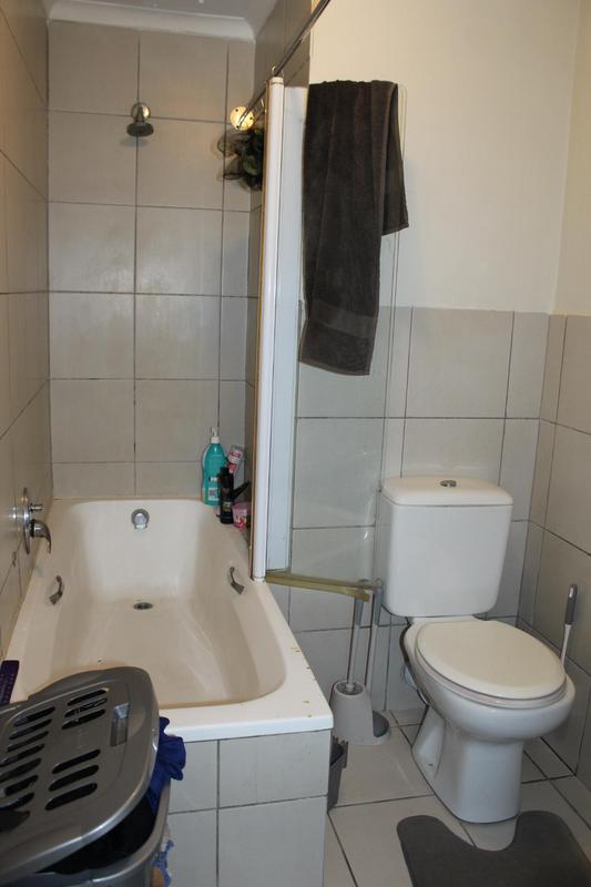 1 Bedroom Property for Sale in Goodwood Central Western Cape